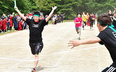 体育祭のリレーの様子